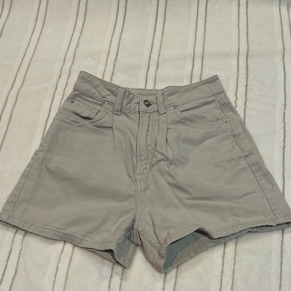 H&M Gray High Waist Shorts Chic Fit